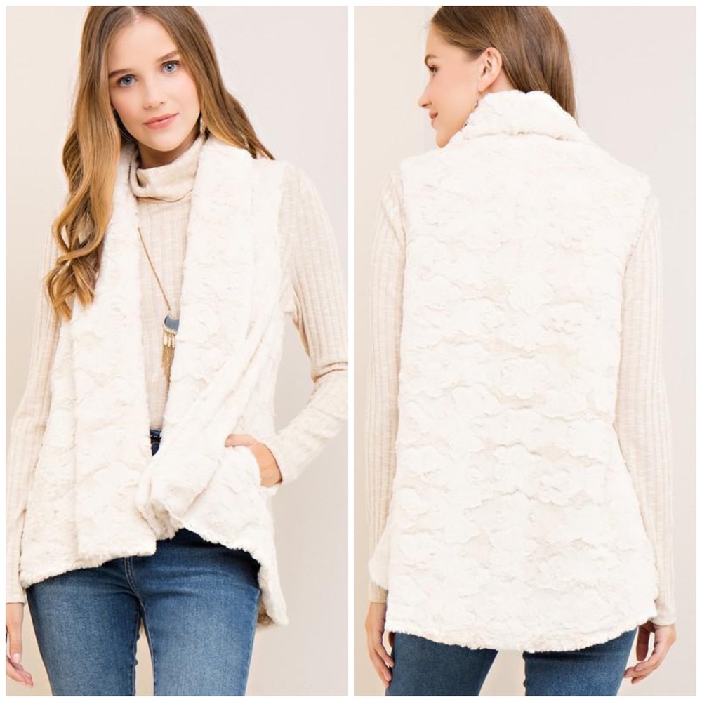 New Boutique Cream Silky Soft Thick Faux Fur Vest